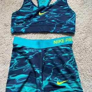 matching nike sports bra/spandex set
